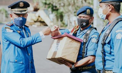 de