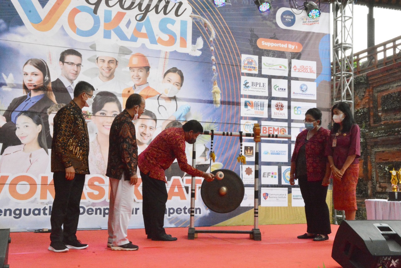 Sekda Alit Wiradana