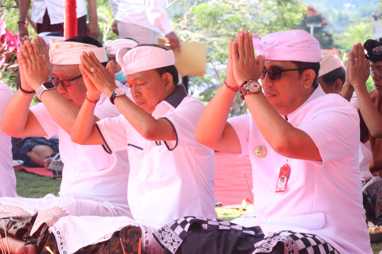 bupati tabanan dan gubernur