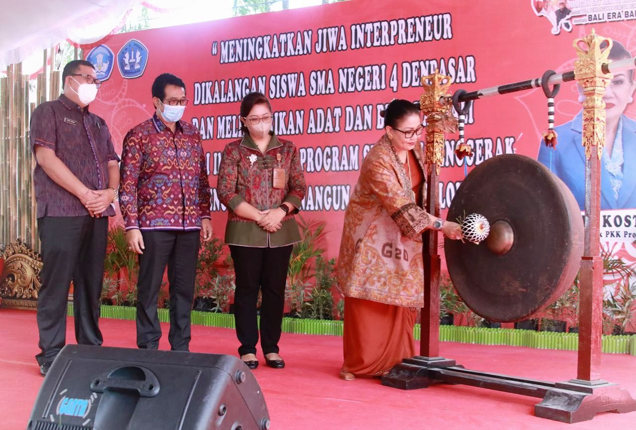 ny. putri koster