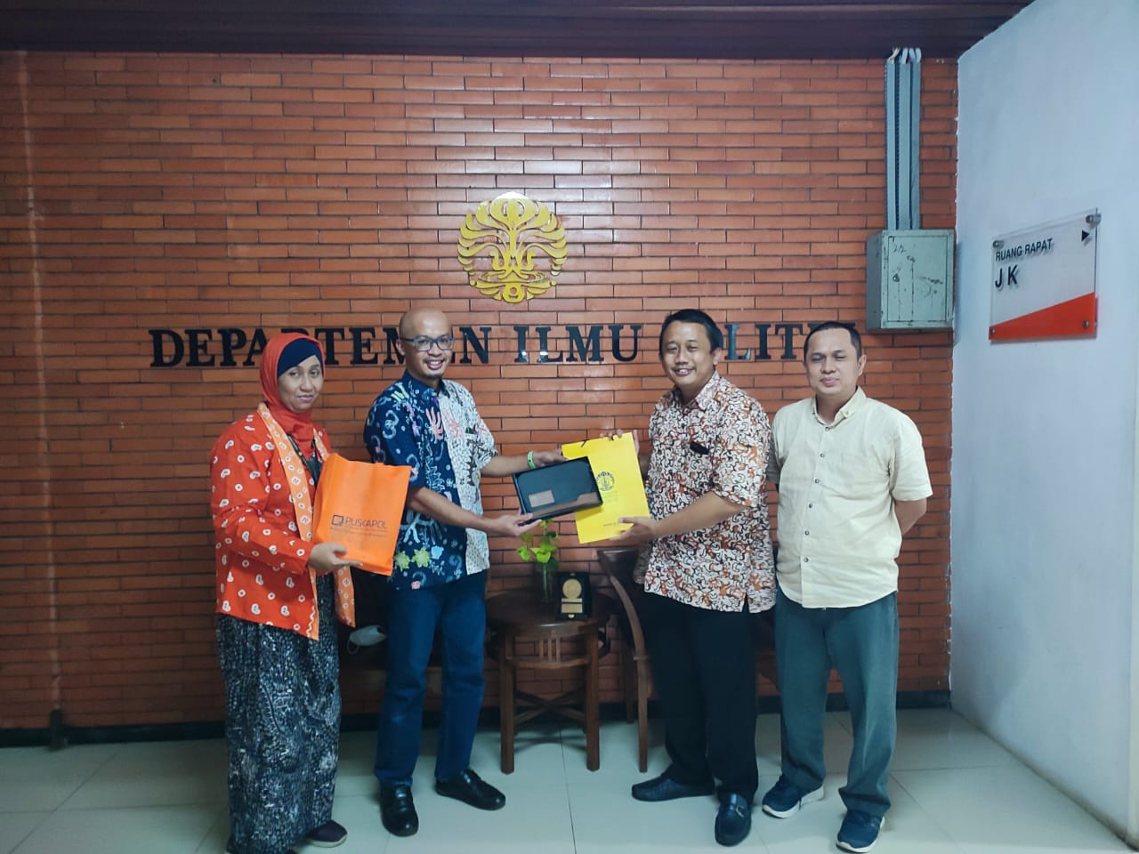 ilmu politik unud