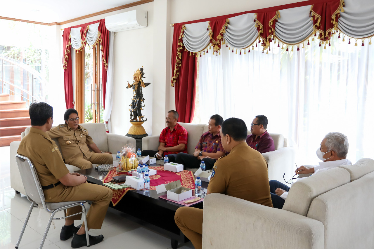 Bupati Giri Prasta