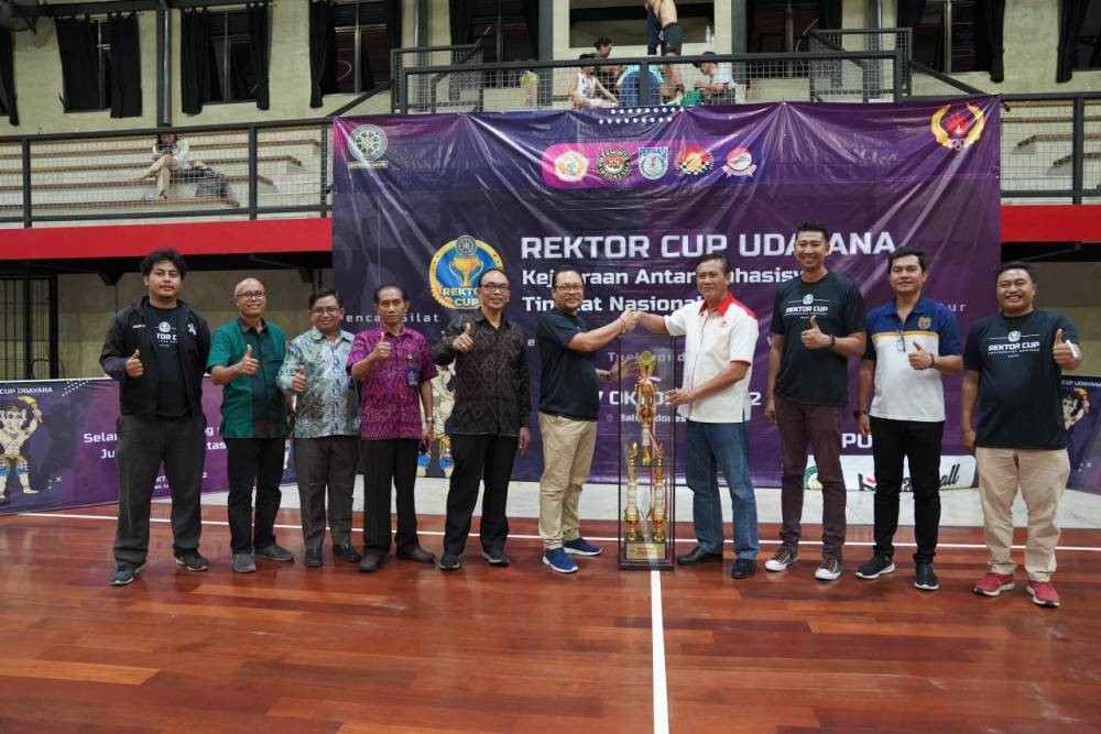 rektor unud