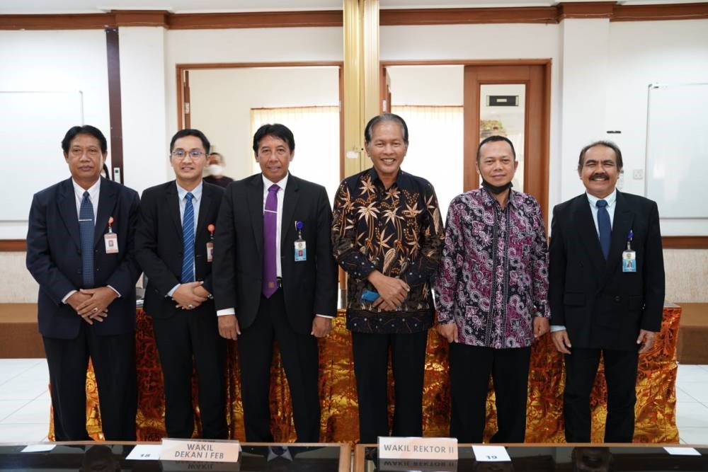 rektor unud