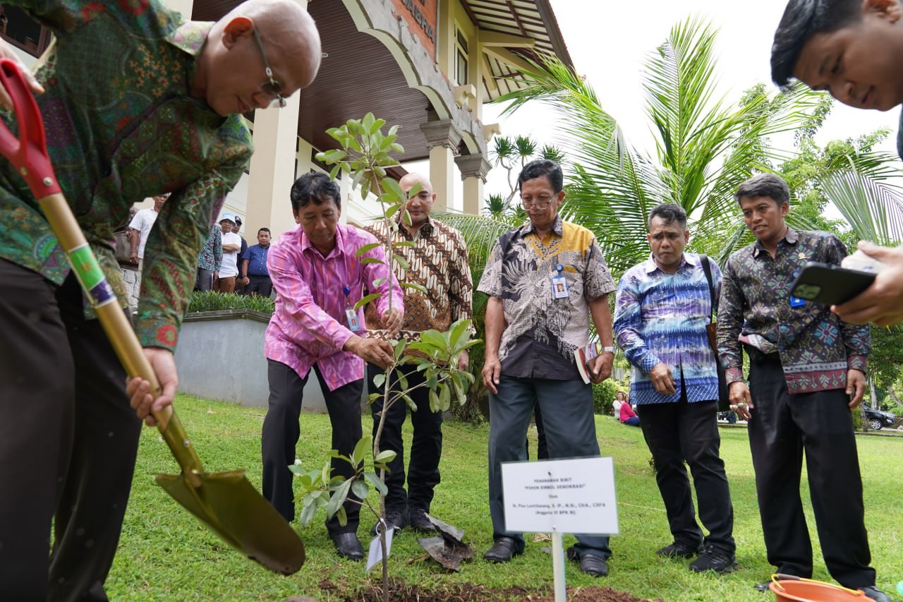tanam pohon