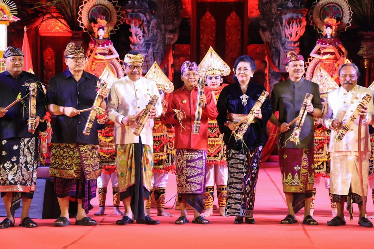 Gubernur Wayan Koster