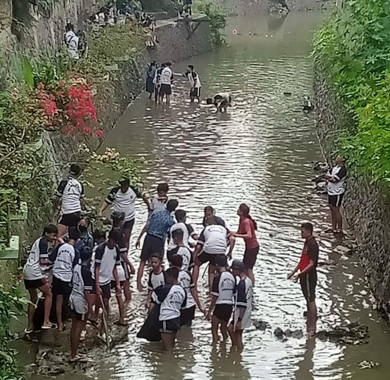 antisipasi banjir penatih