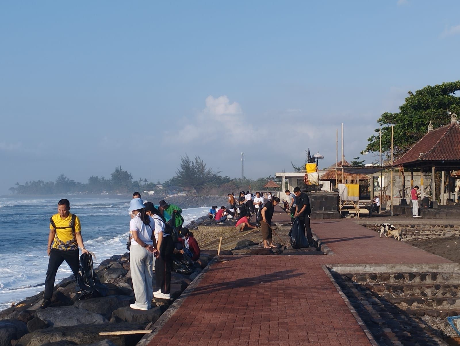 Bhabinkamtibmas desa lebih