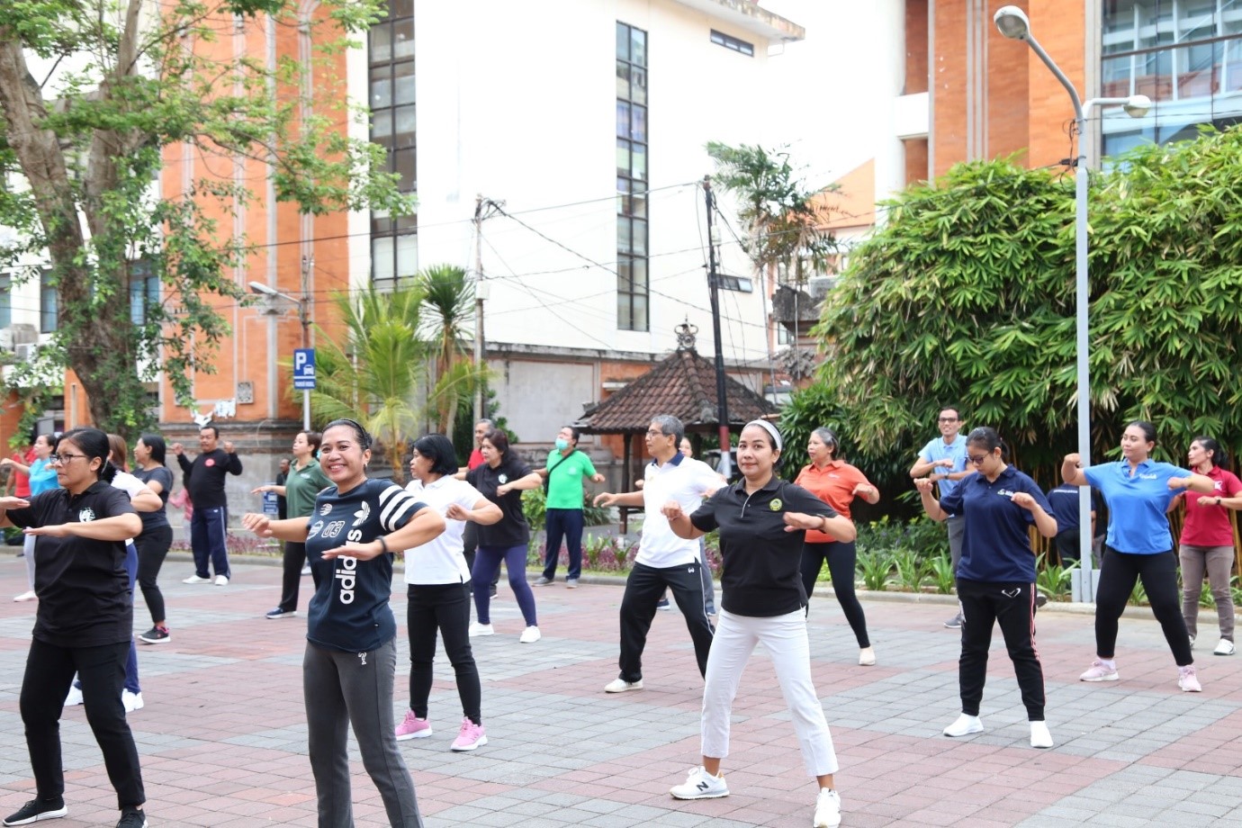 fk unud gelar senam bersama