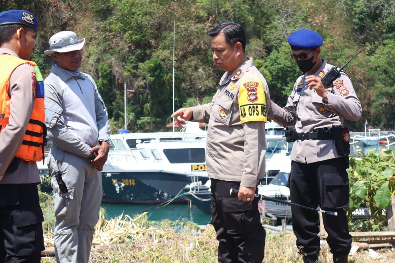 Satpolairud Polres Gianyar di pelabuhan padangbai