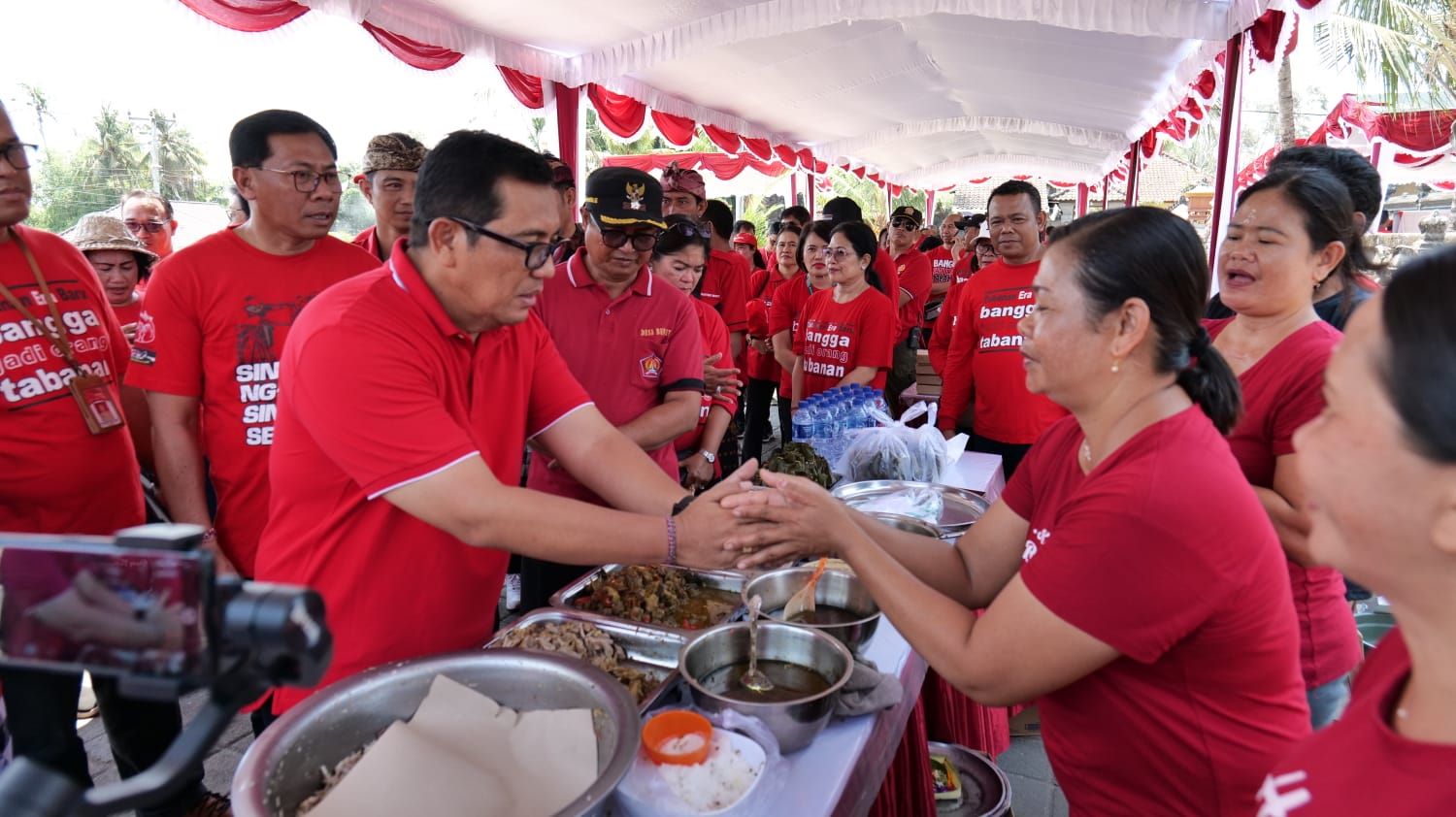 Bupati Sanjaya Ngantor di Desa Buwit
