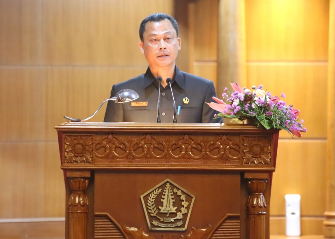 Wayan Sugita Putra dalam rapat paripurna dprd badung
