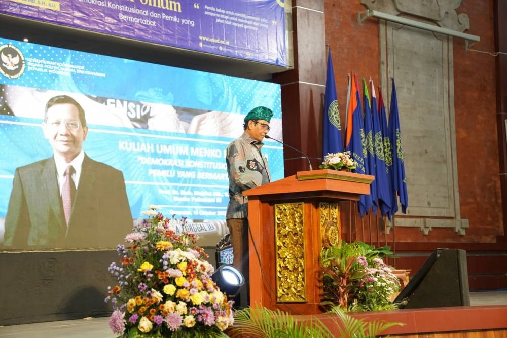 kuliah umum mahfud md di unud