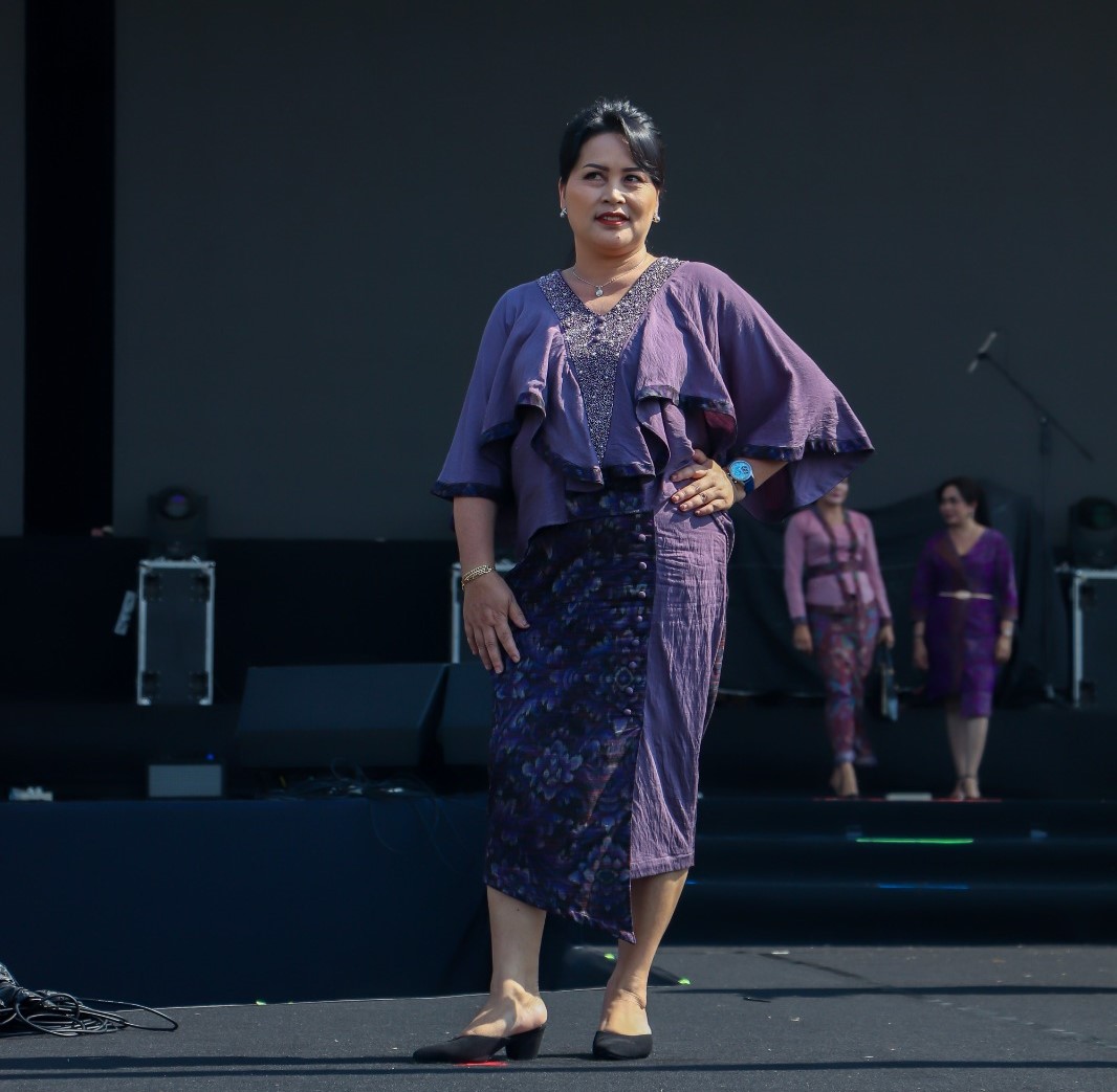 lomba busana endek badung