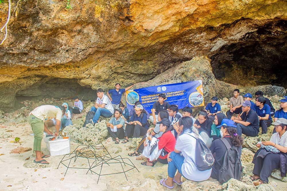 beach clean up fkp unud
