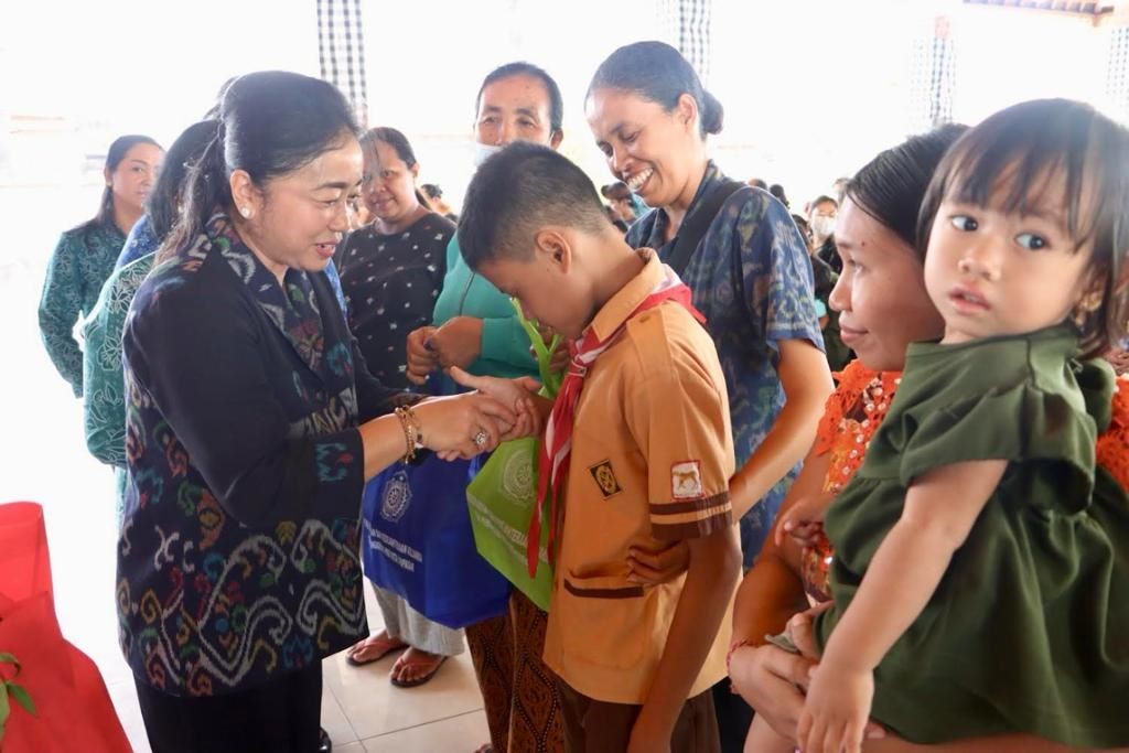 bantuan sembako di renon