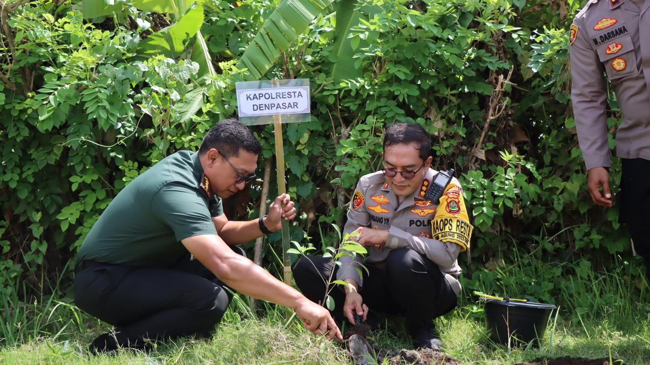 penanaman pohon di kertalangu