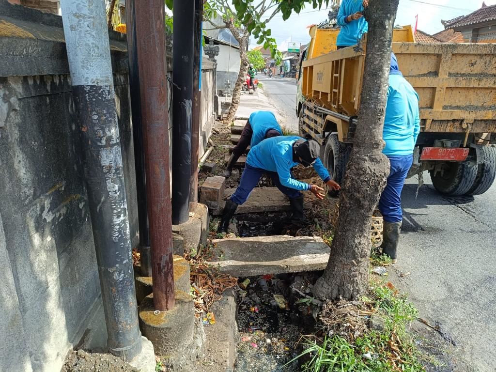 pembersihan drainase pupr denpasar