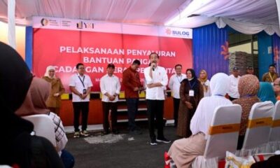 bantuan pangan cbp saat kunjungan presiden ke gudang bulog Gadang