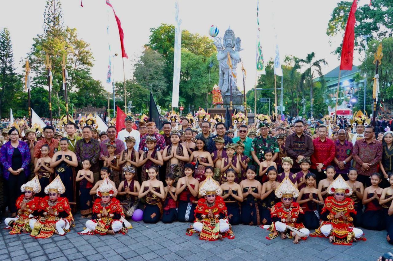 pembukaan denfest