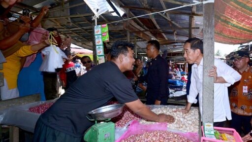 di Pasar Waru
