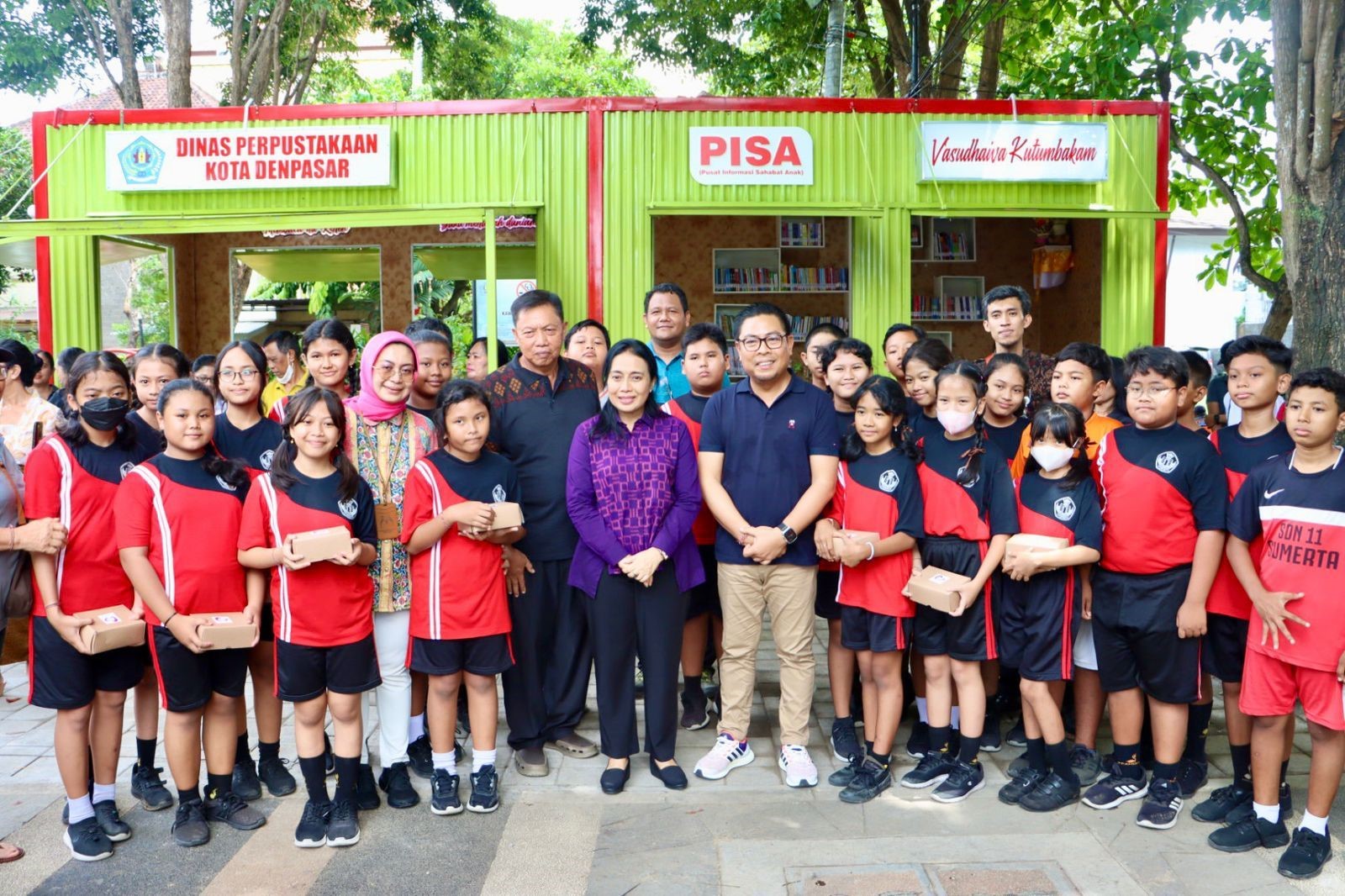 menteri di perpustakaan taman janggan