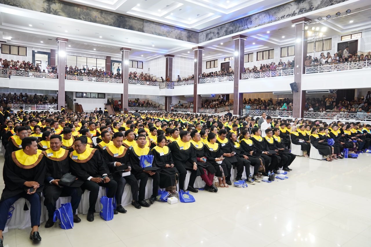 wisuda universitas udayana