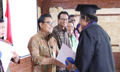 wisuda sekolah lansia wreda harum