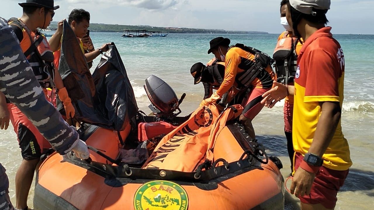 jenazah di pantai kelan