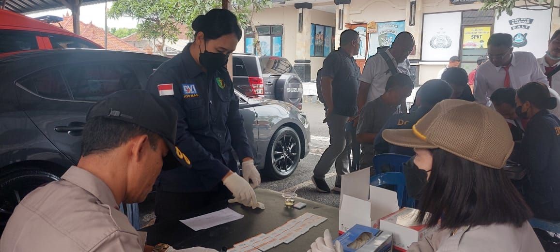 tes urine polres gianyar
