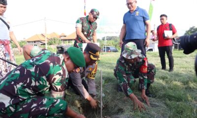 penanaman pohon di pantai lembeng