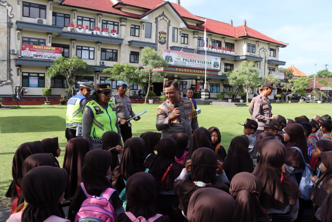 kunjungan TK Raudhatul Athfal ke polres gianyar