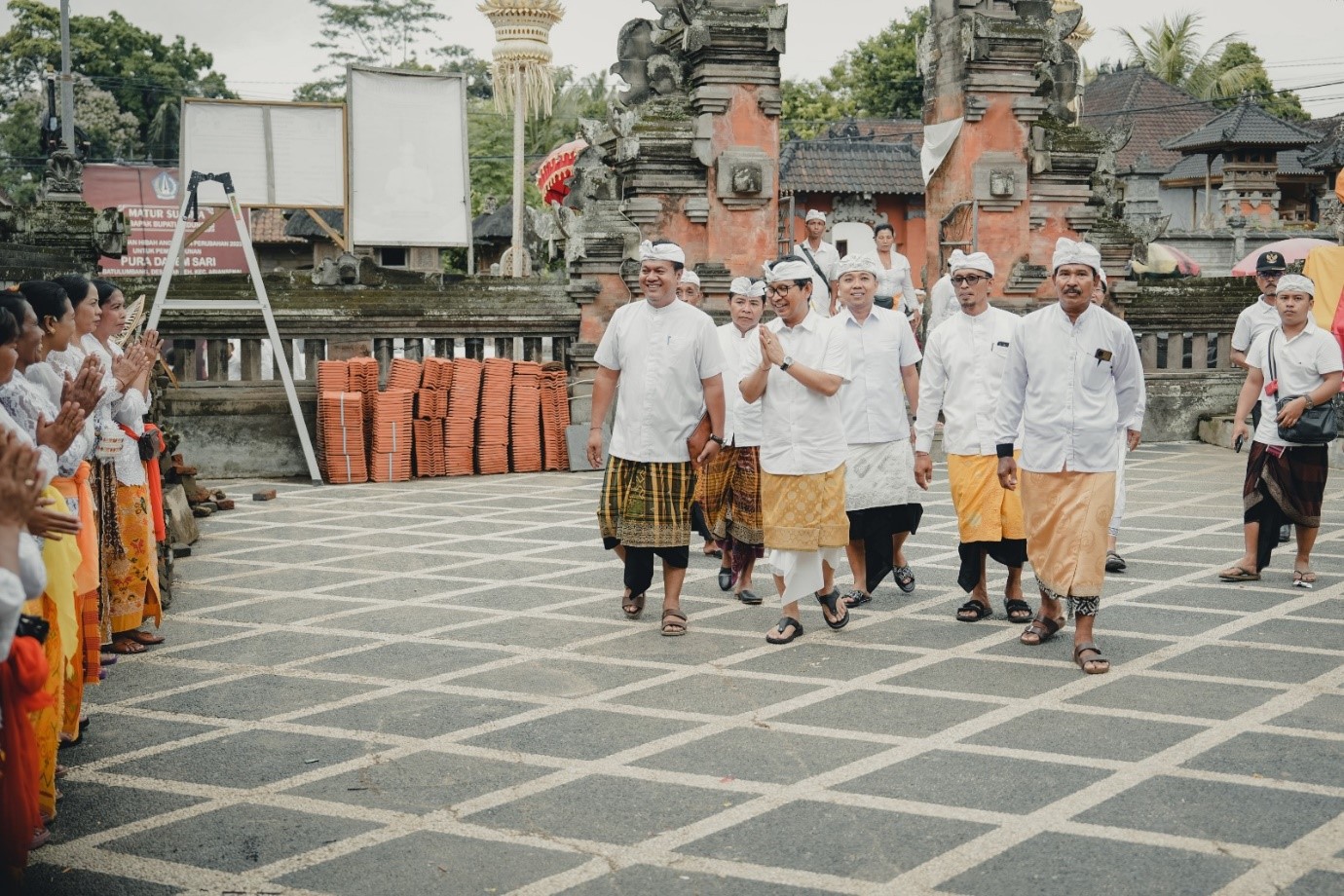 melaspas di Pura Desa batulumbang