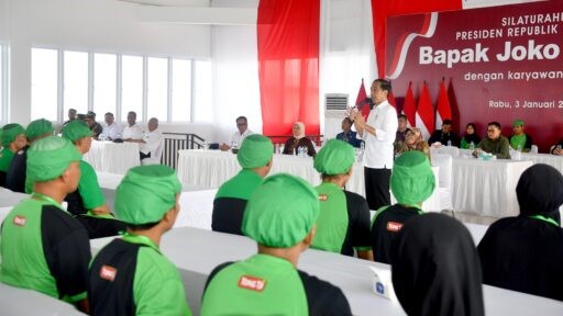 presiden ke Pabrik Tong Tji Tea