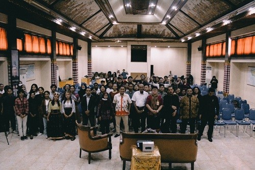 rektor stikom bali