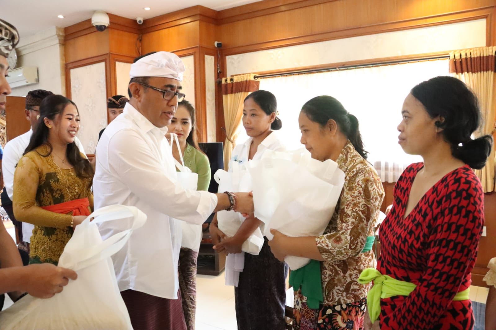 bantuan sembako denpasar