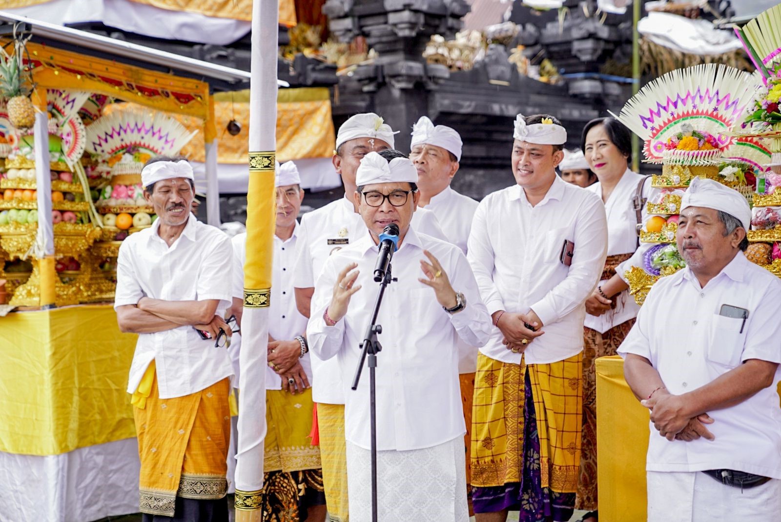 Melaspas di Pura Melanting Banjar Sulangai