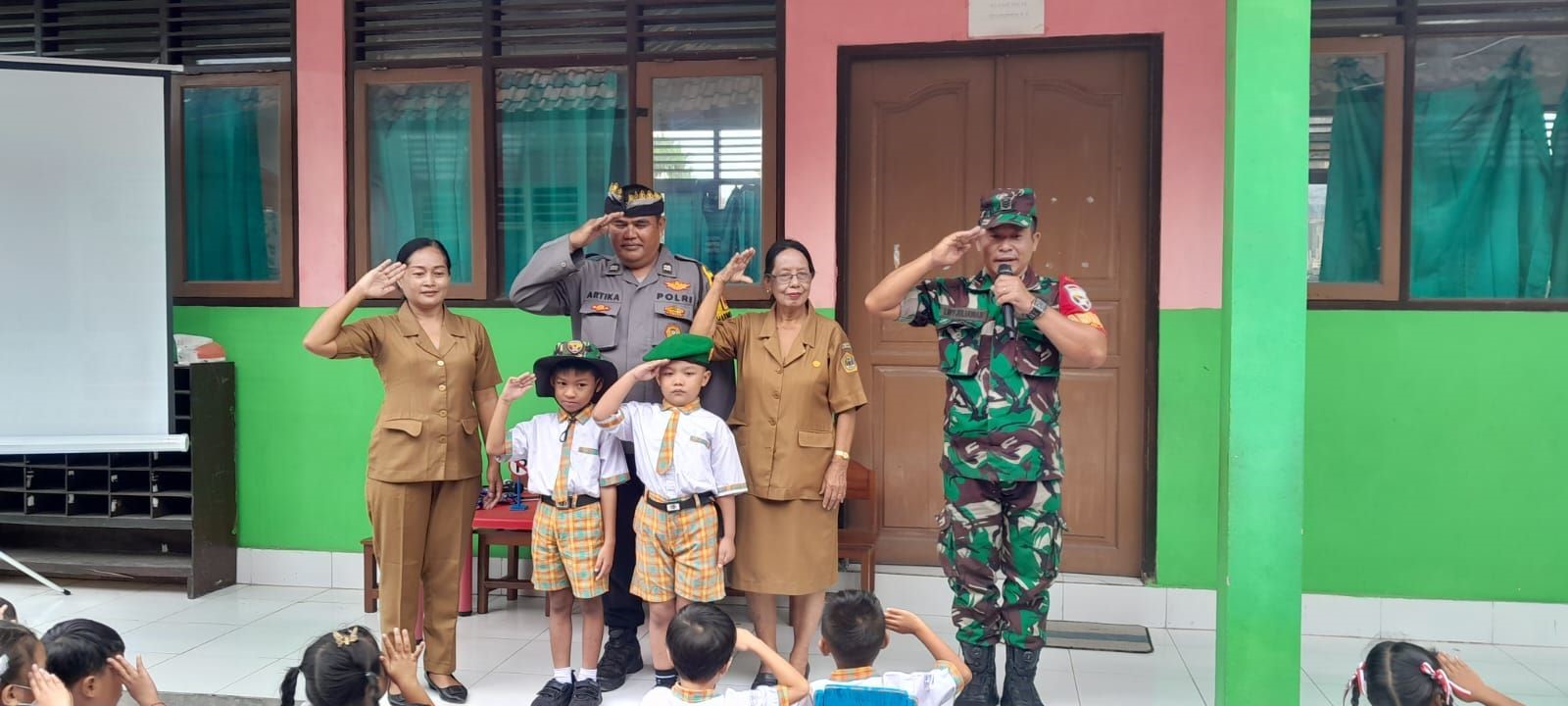 babinsa keramas edukasi tni-polri