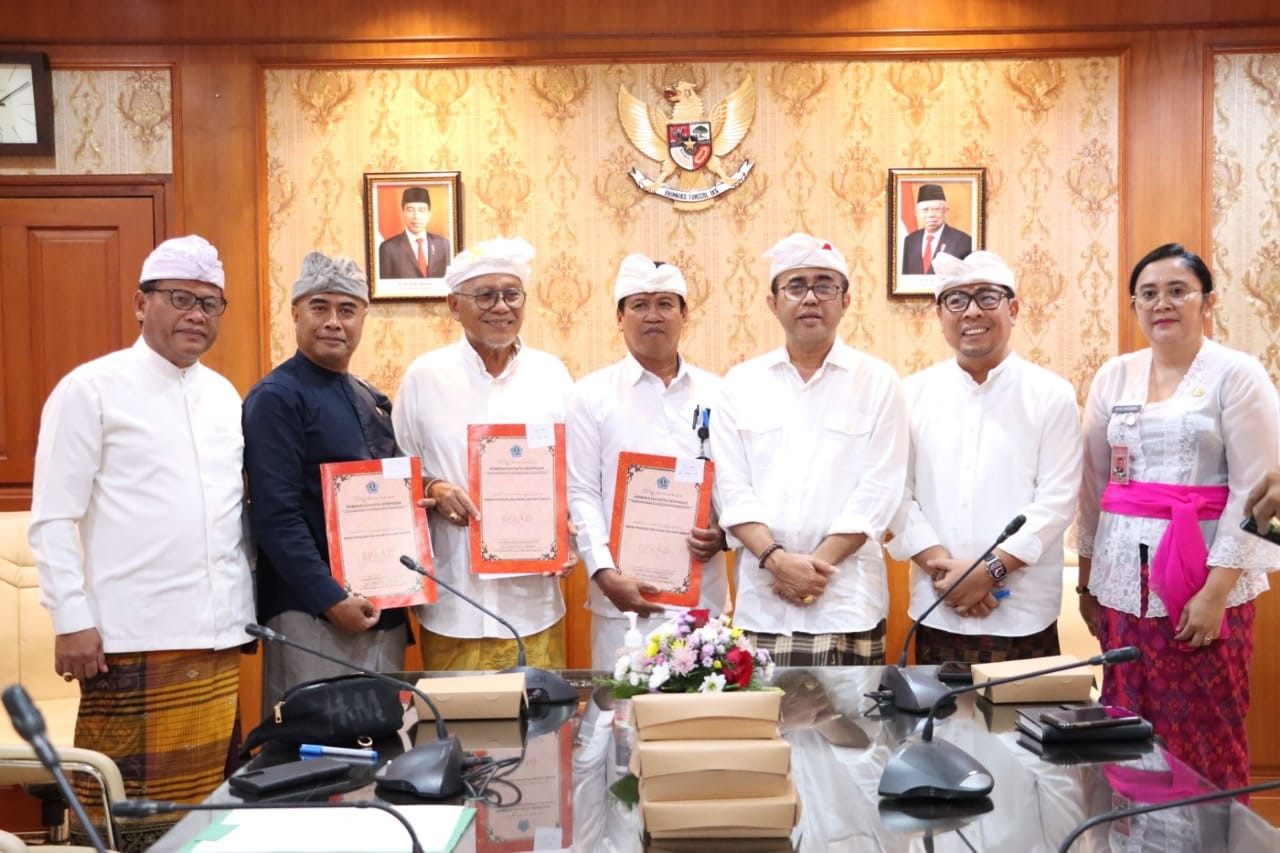 penyerahan bantuan hibah kota denpasar