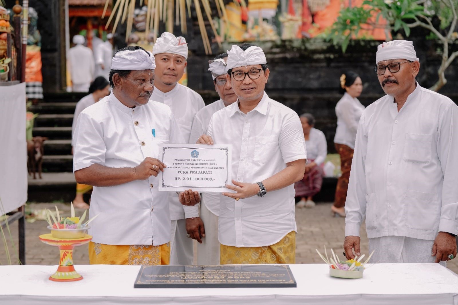 Piodalan Pura Prajapati Banjar Tengah Kaler gulingan