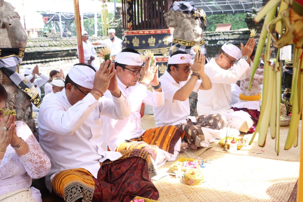 pujawali pura dalem sakenan
