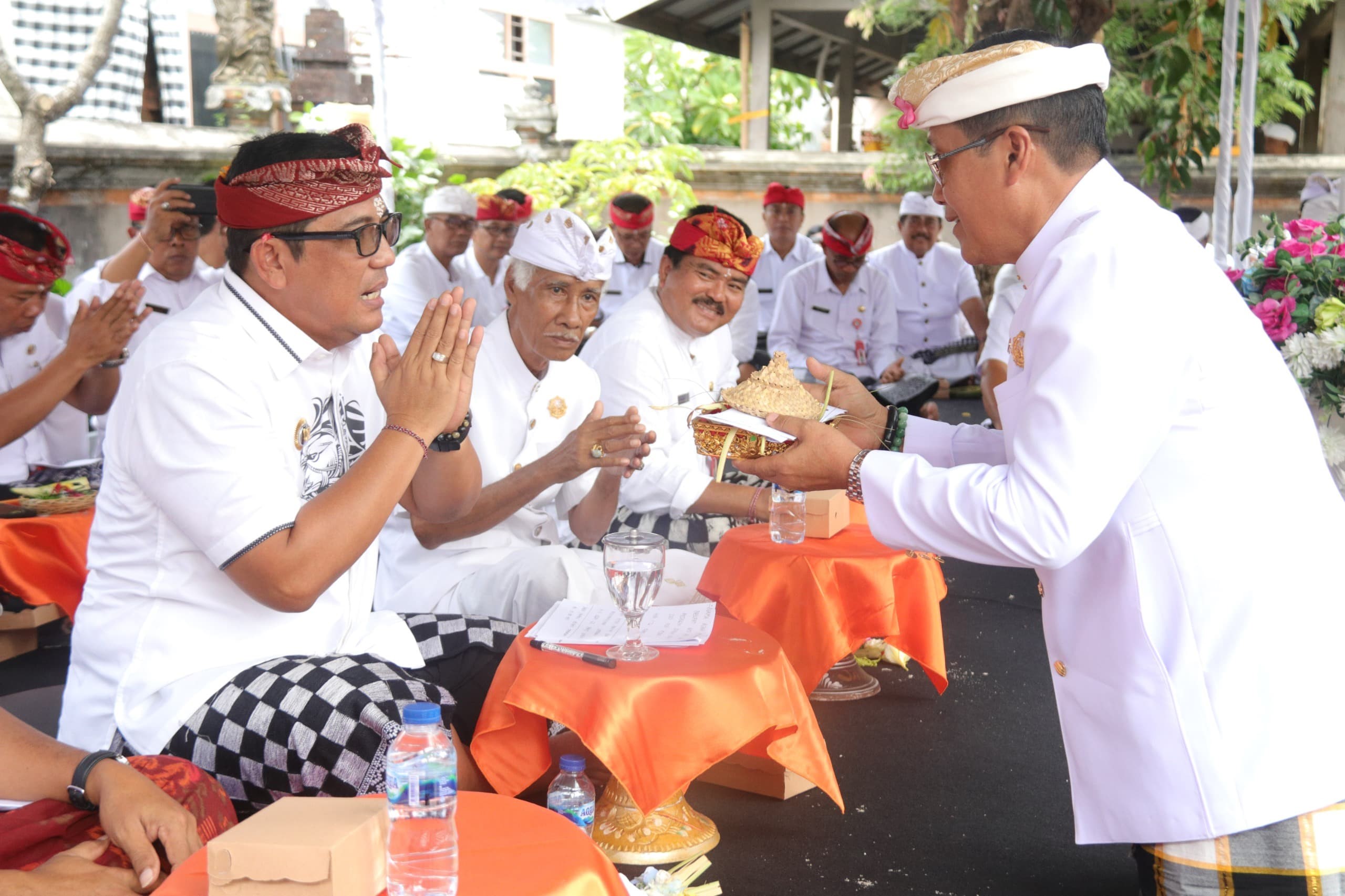 bupati tabanan menghadiri upacara di Puri Kediri