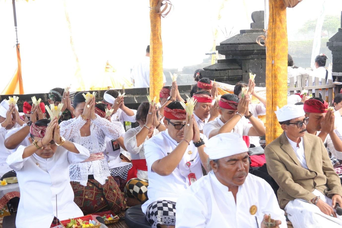 pujawali pura tanah lot