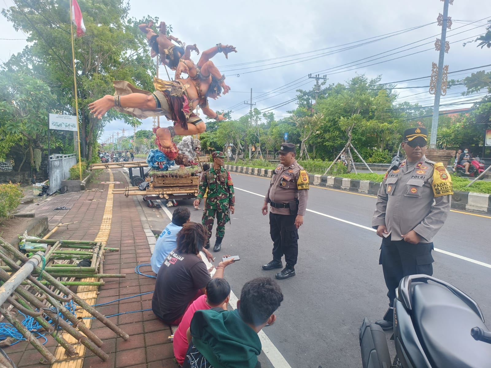 pawai ogoh-ogoh kutsel