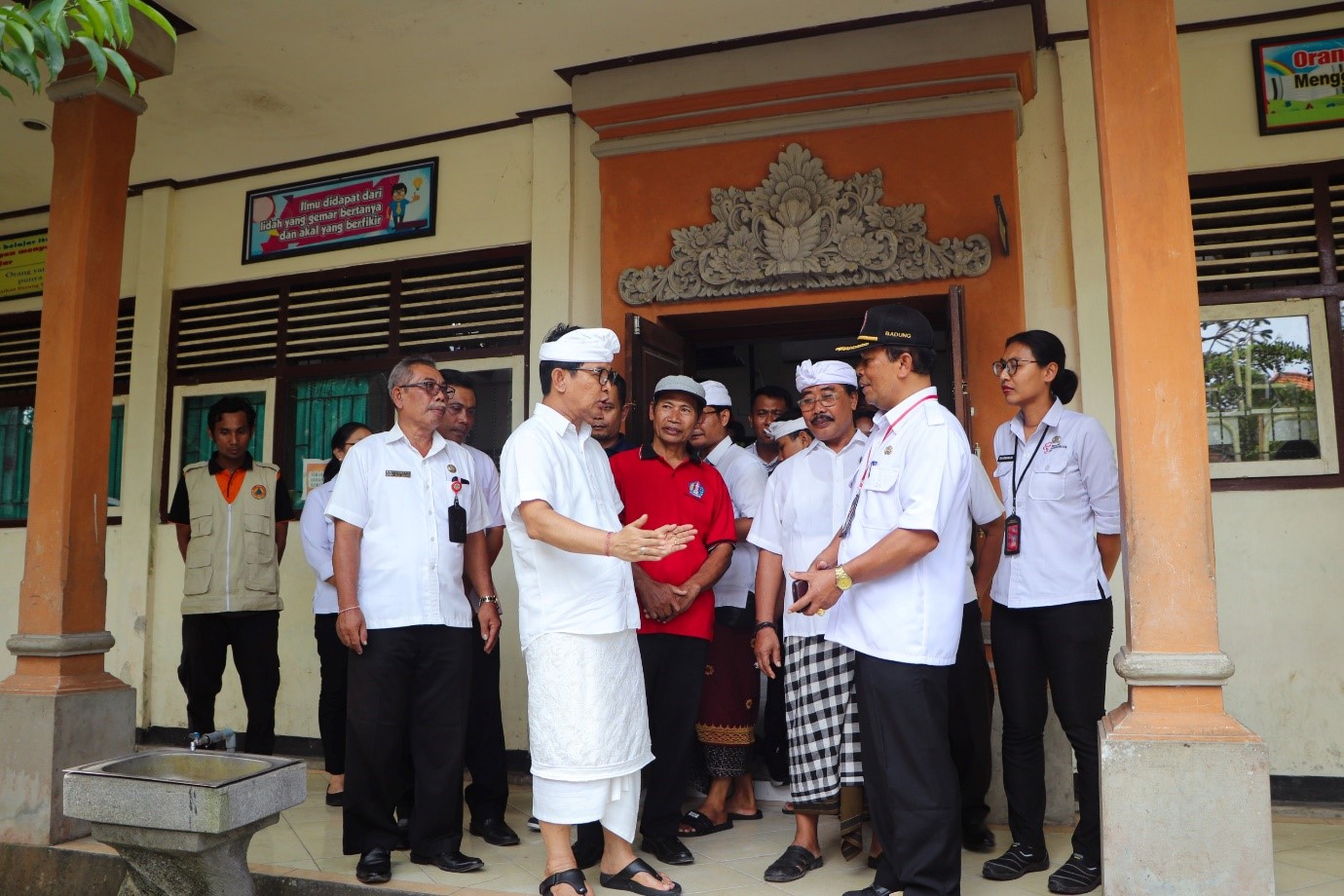 pohon tumbang di sdn 3 bongkasa