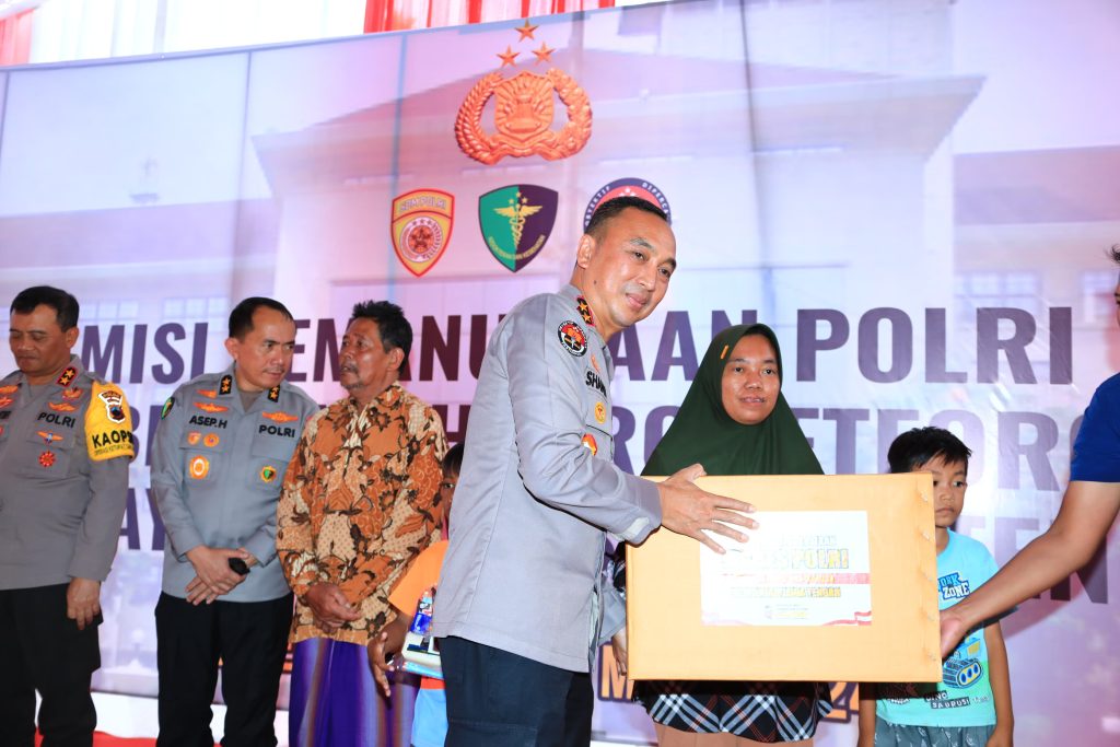 bantuan banjir jateng polri