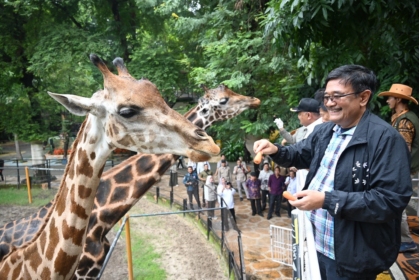 kunjungan dpr ke Kebun Binatang Surabaya