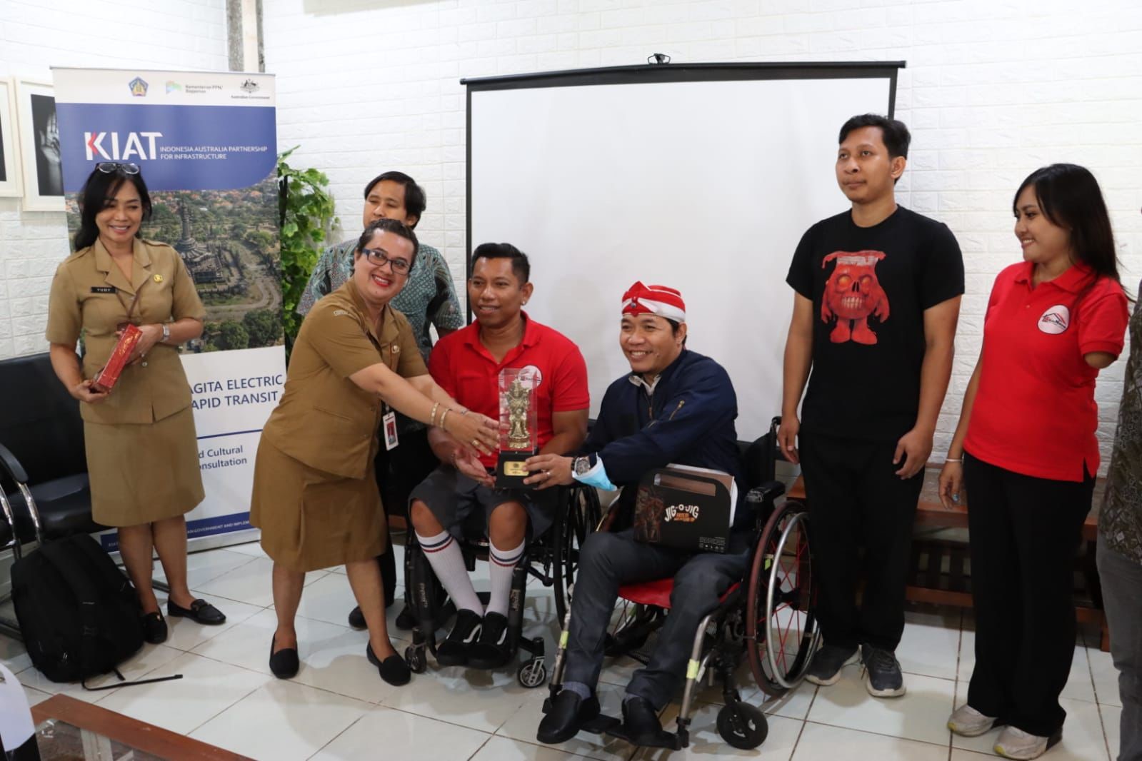 kunjungan staf presiden ke rumah disabilitas denpasar