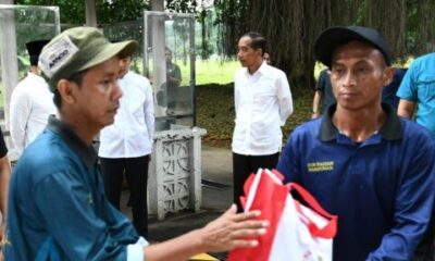 penyerahan bantuan di istana bogor