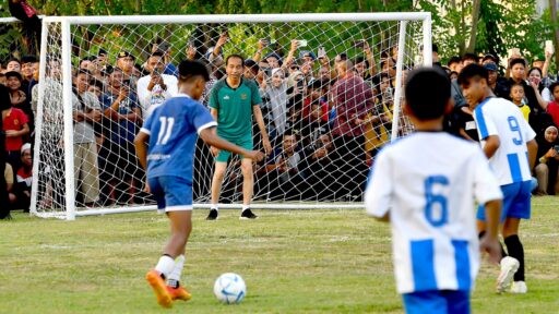jokowi sepak bola